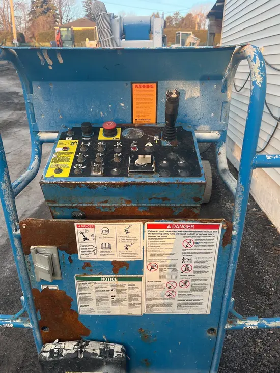 2014 Genie Z-34/22N Articulating Boom Lift
