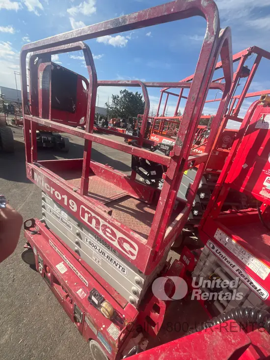 2018 MEC MICRO 19 Scissor Lift