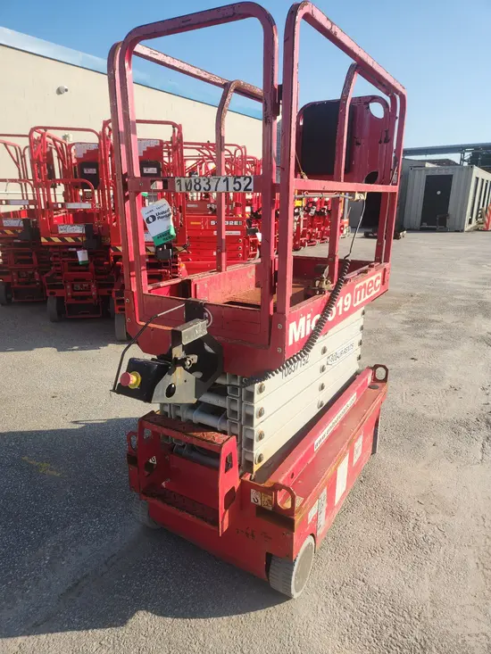 2018 MEC MICRO 19 Scissor Lift