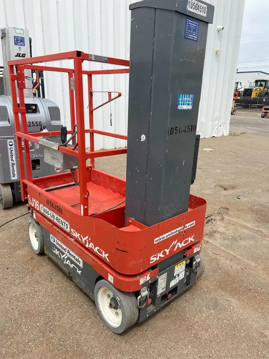 2017 Skyjack SJ16 Self-Propelled One-Person Lift