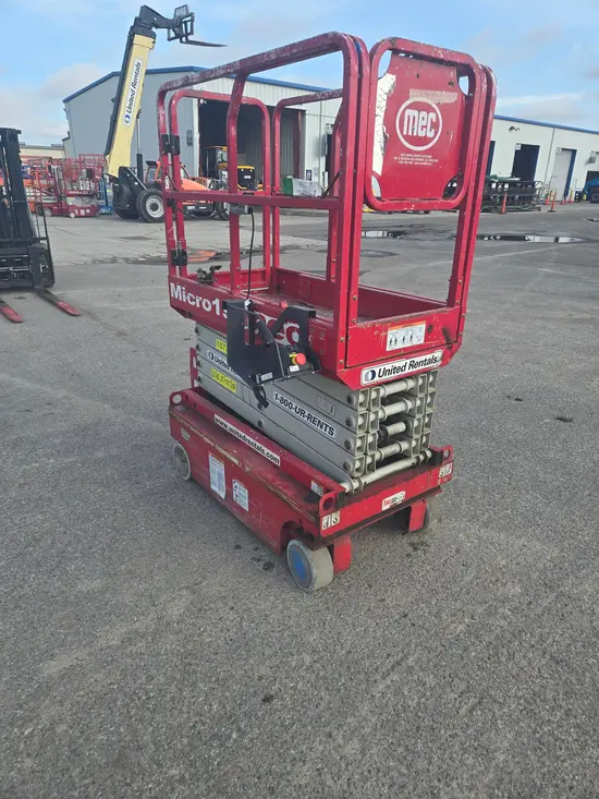 2018 MEC MICRO 19 Scissor Lift