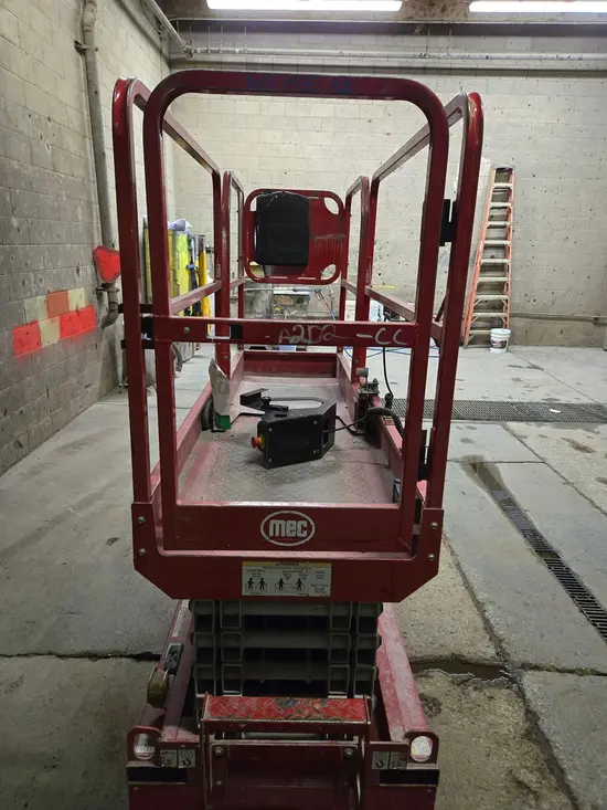 2019 MEC MICRO 19 Scissor Lift