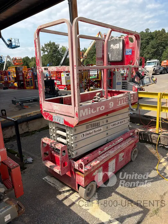 2018 MEC MICRO 19 Scissor Lift