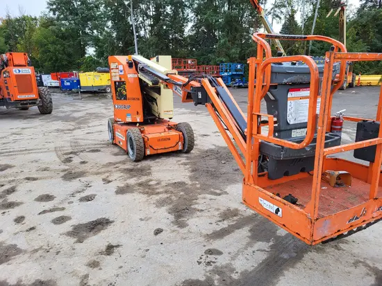 2015 JLG E300AJP Articulating Boom Lift