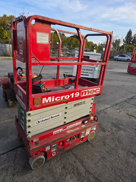 2019 MEC MICRO 19 Scissor Lift