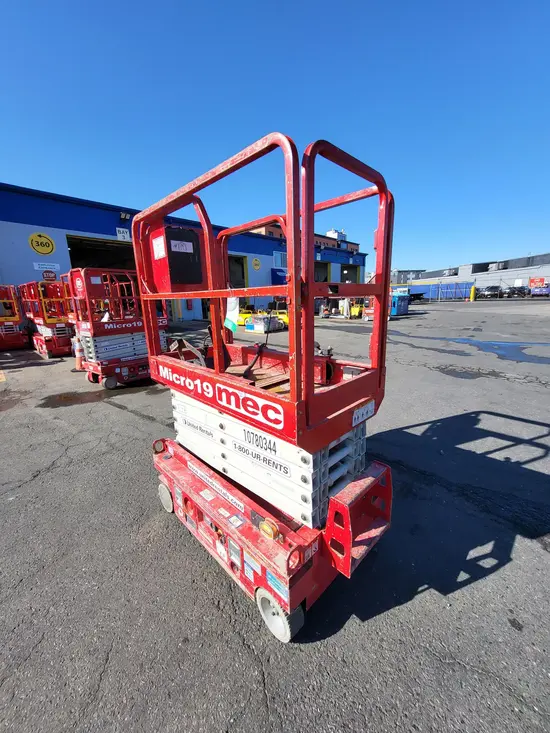 2018 MEC MICRO 19 Scissor Lift