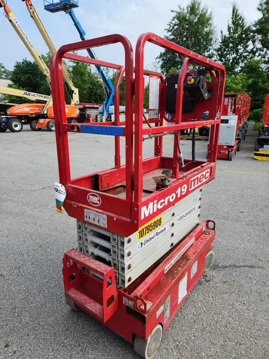 2018 MEC MICRO 19 Scissor Lift