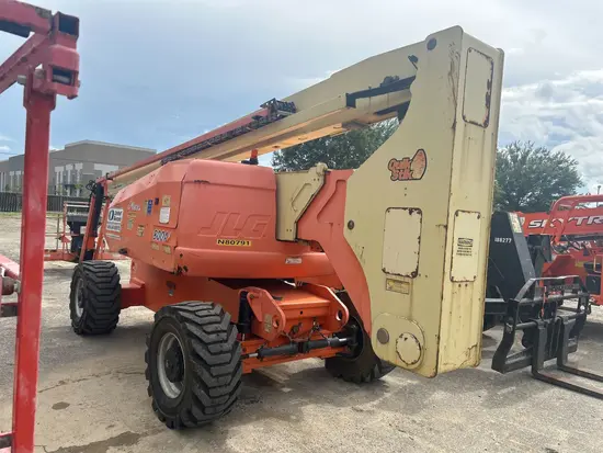 2013 JLG 800AJ Articulating Boom Lift