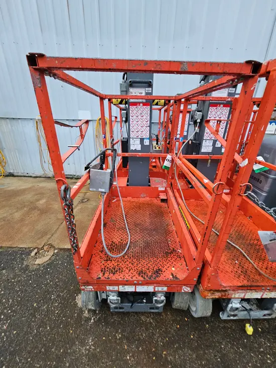 2017 Skyjack SJ12 Self-Propelled One-Person Lift