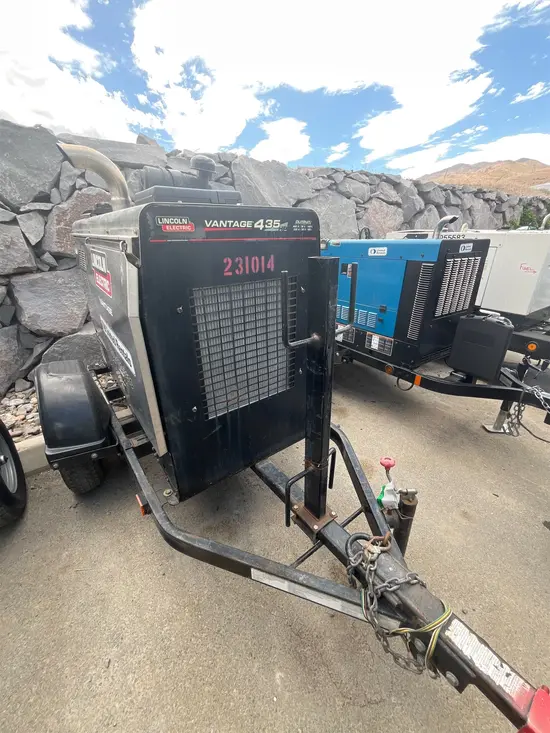 2019 Lincoln Electric VANTAGE 435 Welder