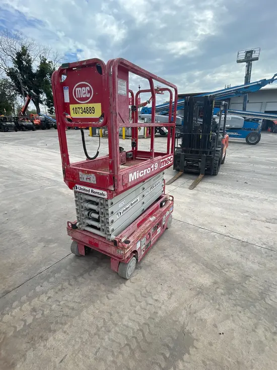 2018 MEC MICRO 19 Scissor Lift