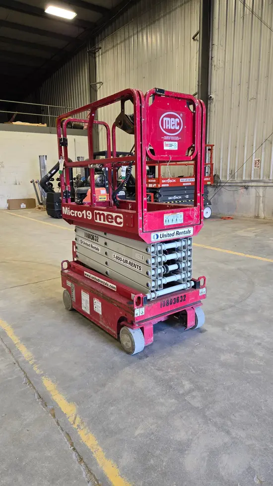 2018 MEC MICRO 19 Scissor Lift