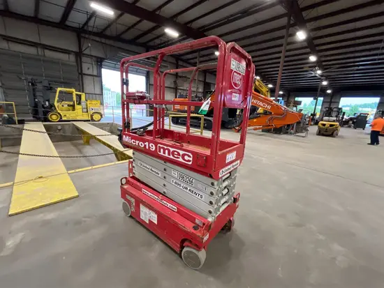 2019 MEC MICRO 19 Scissor Lift