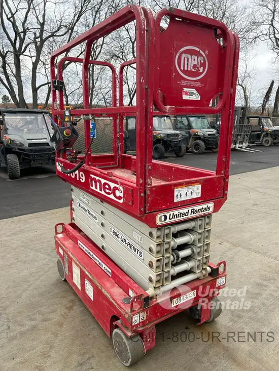 2018 MEC MICRO 19 Scissor Lift