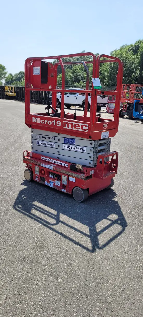 2018 MEC MICRO 19 Scissor Lift