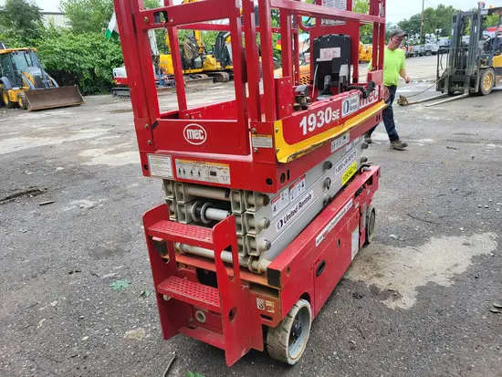 2018 MEC 1930SE Scissor Lift