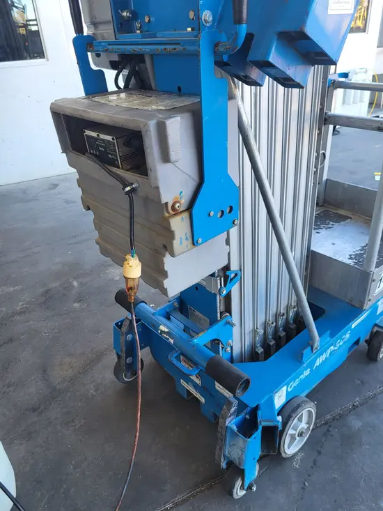 2017 Genie AWP-30SDC Pusharound Lift