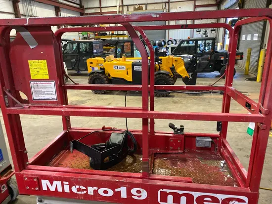 2018 MEC MICRO 19 Scissor Lift