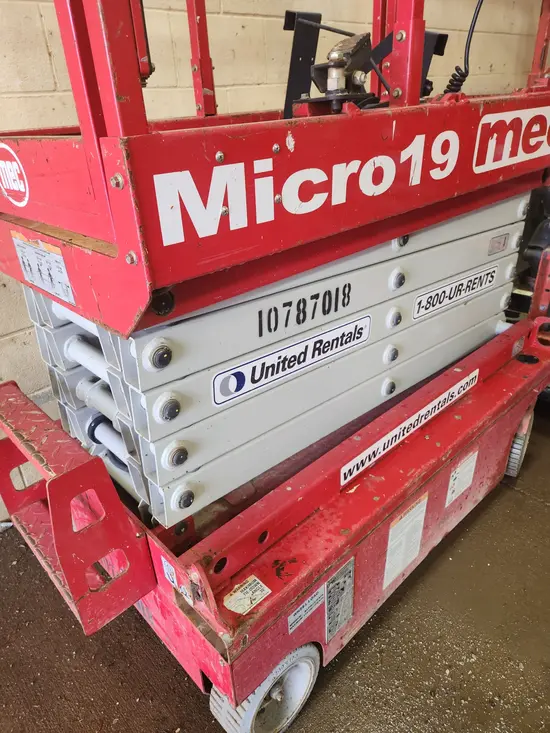 2018 MEC MICRO 19 Scissor Lift