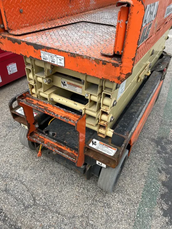 2017 JLG 1932R Scissor Lift