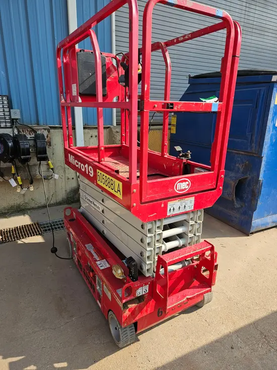 2018 MEC MICRO 19 Scissor Lift
