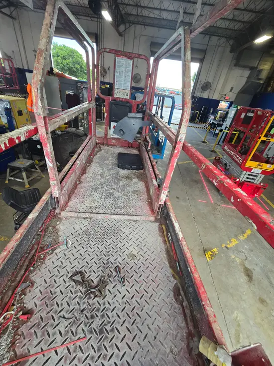 2017 MEC 2632SE Scissor Lift