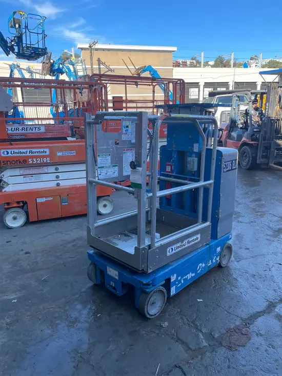 2017 Genie GR-12 Self-Propelled One-Person Lift