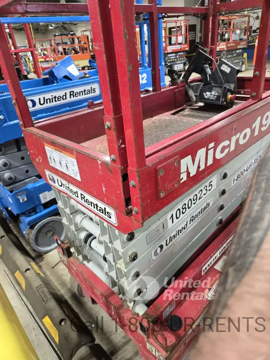 2018 MEC MICRO 19 Scissor Lift