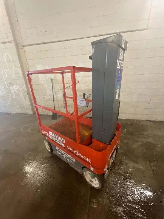 2017 Skyjack SJ12 Self-Propelled One-Person Lift