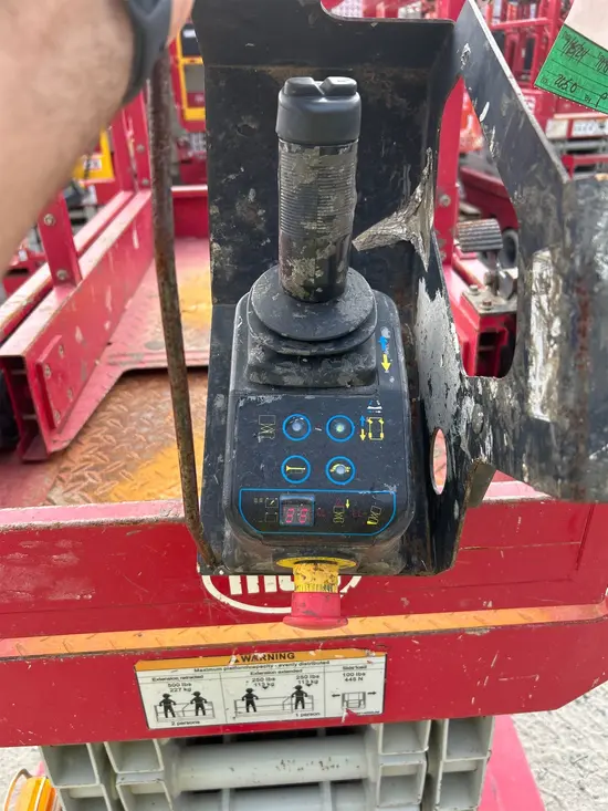 2018 MEC MICRO 19 Scissor Lift