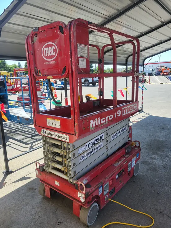 2019 MEC MICRO 19 Scissor Lift