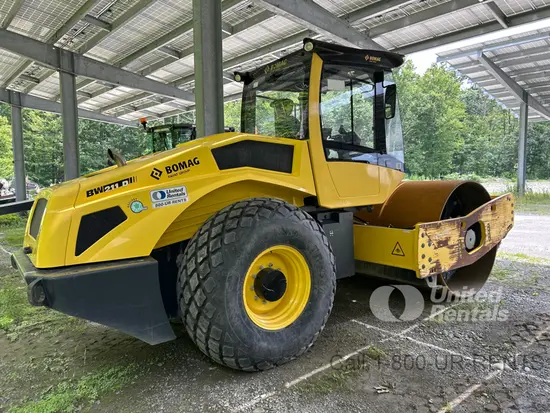 2021 BOMAG BW211D-5 Single Drum Roller