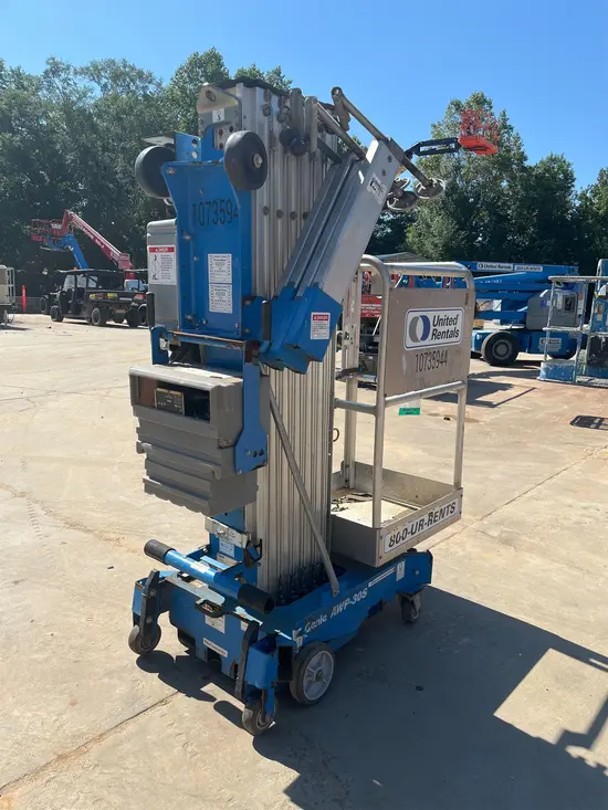 2018 Genie AWP-30SDC Pusharound Lift