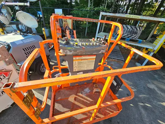 2013 JLG E300AJP Articulating Boom Lift
