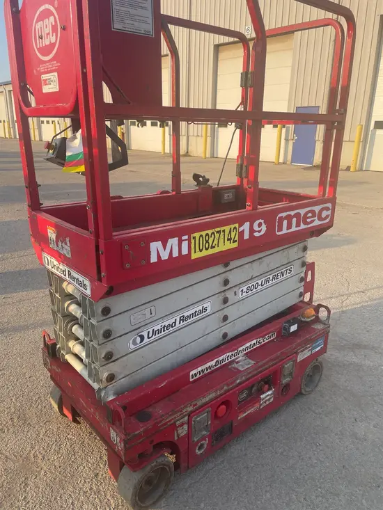 2018 MEC MICRO 19 Scissor Lift