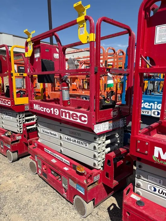 2018 MEC MICRO 19 Scissor Lift