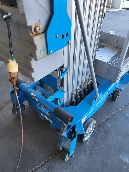 2017 Genie AWP-30SDC Pusharound Lift