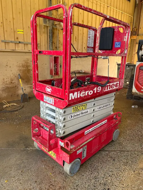 2018 MEC MICRO 19 Scissor Lift