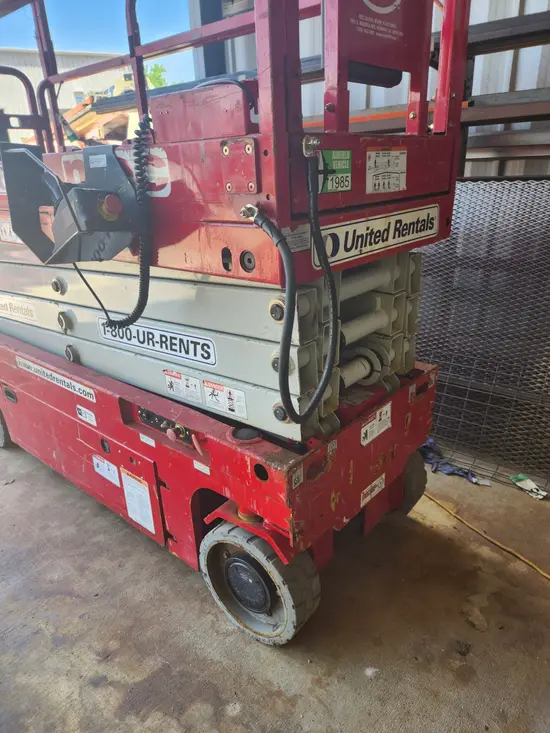2018 MEC 2632SE Scissor Lift