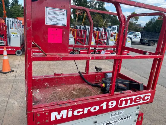 2018 MEC MICRO 19 Scissor Lift