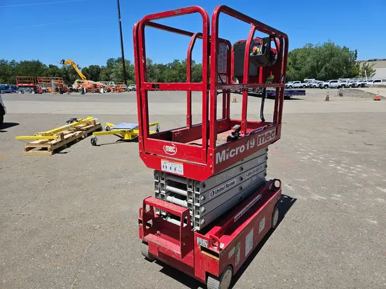 2018 MEC MICRO 19 Scissor Lift