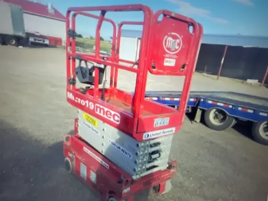 2018 MEC MICRO 19 Scissor Lift