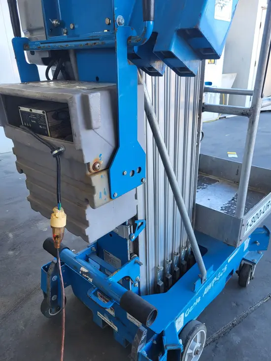 2017 Genie AWP-30SDC Pusharound Lift