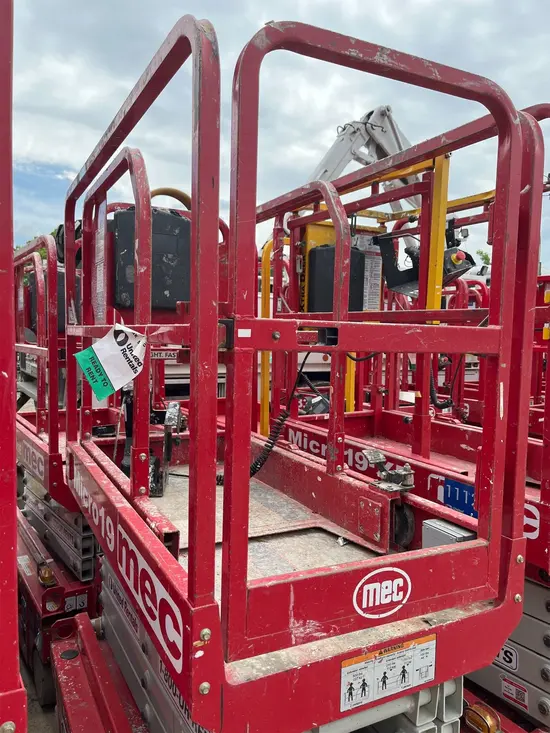 2017 MEC MICRO 19 Scissor Lift