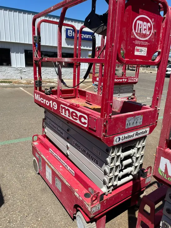 2018 MEC MICRO 19 Scissor Lift