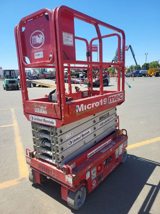 2019 MEC MICRO 19 Scissor Lift