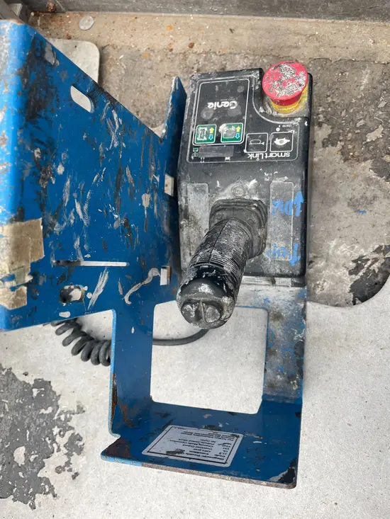 2017 Genie GR-12 Self-Propelled One-Person Lift