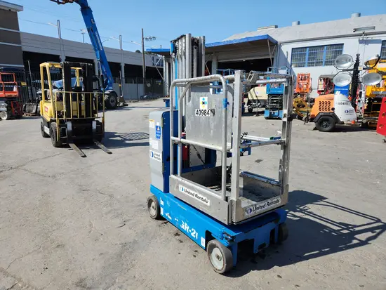 2017 Genie GR-20 Self-Propelled One-Person Lift