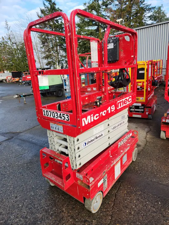 2017 MEC MICRO 19 Scissor Lift