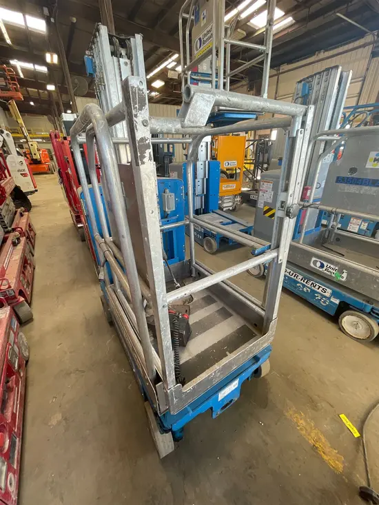 2017 Genie GR-20 Self-Propelled One-Person Lift